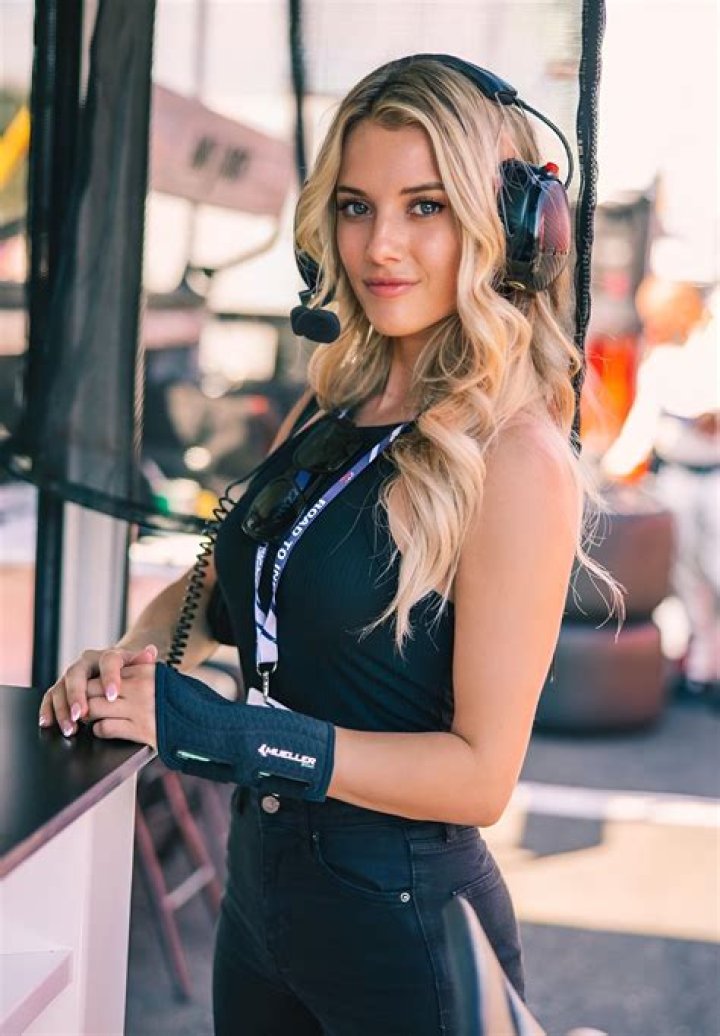 Lindsay Marie Brewer Age, Height, Wiki, Birthday, Bio