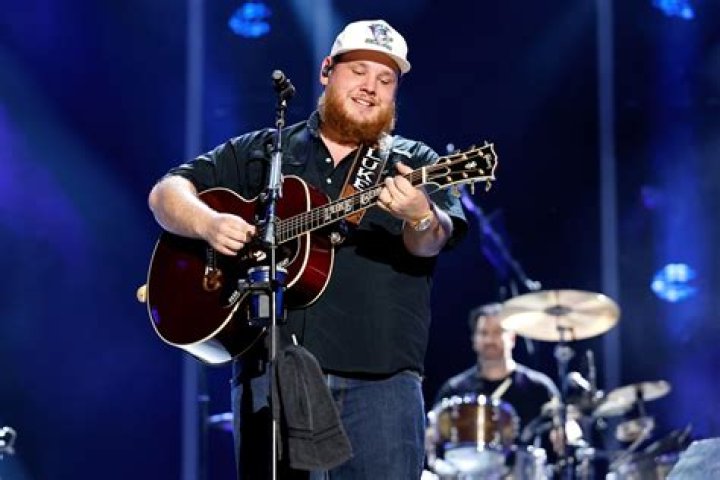 Luke Combs Extends Growin’ Up and Gettin’ Old Tour into Summer 2024 with New Dates – Celeb Secrets Country